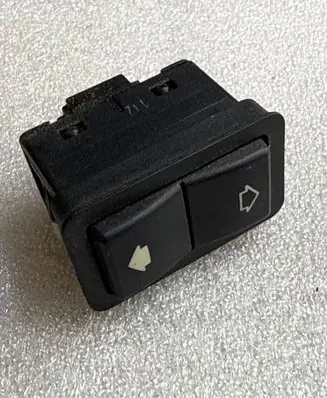 BMW 5 E39 Electric window control switch 8368974
