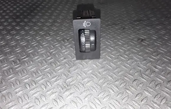Toyota Avensis T250 Headlight level height control switch 8415205050