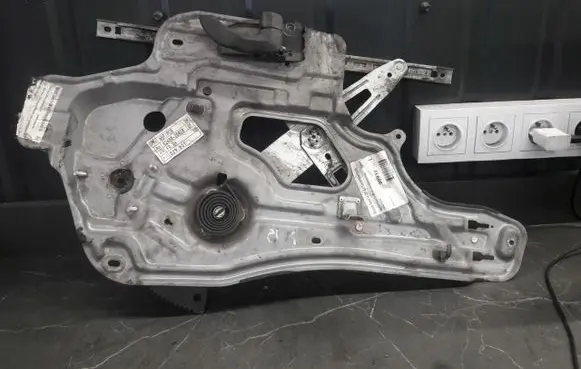 Hyundai Santa Fe Front window lifting mechanism without motor 82480-26020
