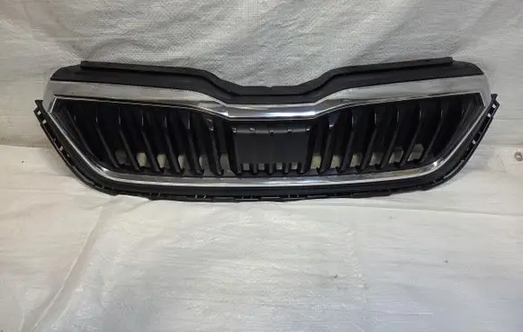 Skoda Scala Front bumper upper radiator grill 657853653A