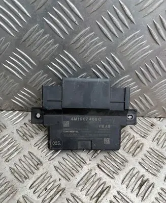 Audi A4 S4 B9 Gateway control module 4M1907468C