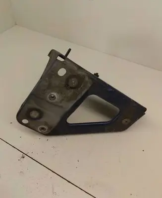 Audi A6 S6 C6 4F Fender mounting bracket 4F0821135