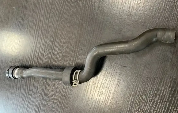 BMW 5 E60 E61 Engine coolant pipe/hose 6912735