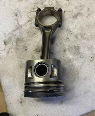 Piston with connecting rod