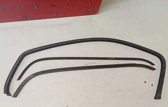 Nissan Primastar Front door glass trim molding 8010000Q0E