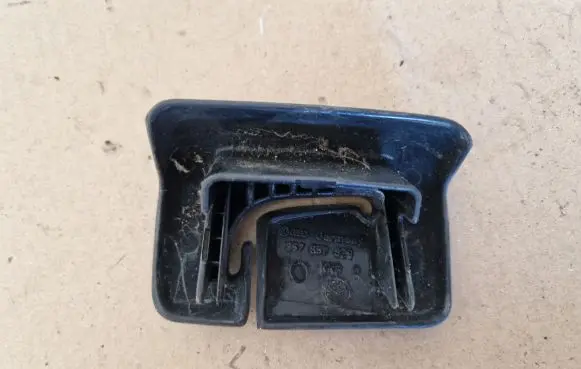 Volkswagen PASSAT B3 Seat belt trim 357857829