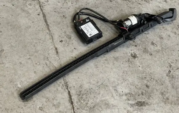 BMW 3 E92 E93 Seat belt adjustment motor 9165377 913503100 10237710