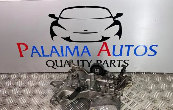 Audi A5 8T 8F Oil filter mounting bracket 06H903143