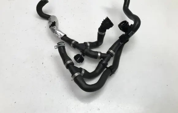 Volvo XC40 Engine coolant pipe/hose 32339740