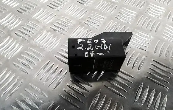 Glow plug pre-heat relay