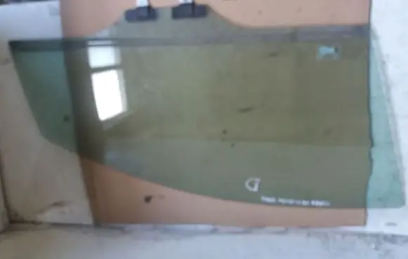 Honda FR-V Front door window glass four-door