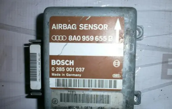 Audi A6 S6 C4 4A Airbag control unit/module 8A0959655B 0285001037