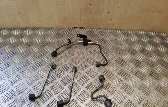 KIA Rio Fuel injector supply line/pipe 
