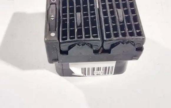 Audi 80 90 S2 B4 Dash center air vent grill 8a1820902a
