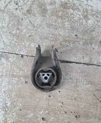 Engine mount bracket