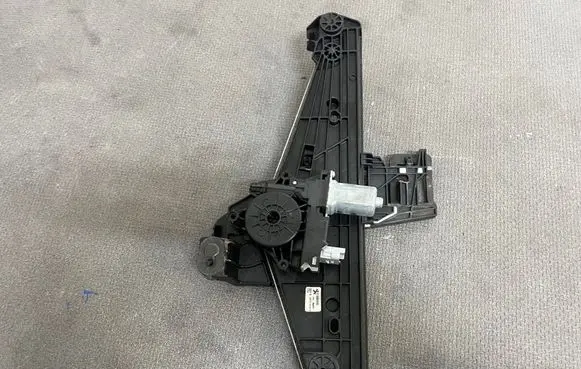 Peugeot 2008 II Rear door window regulator with motor 9830002480