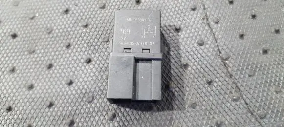 Volvo S40, V40 Other relay MB953382 V23074