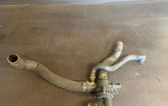 Jaguar XF X250 Thermostat/thermostat housing 9X238A586AD