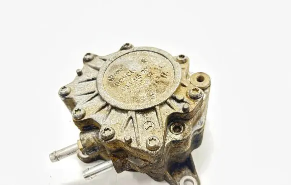 Volkswagen PASSAT B6 Vacuum pump 03G145209C