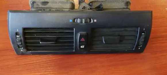 BMW X3 E83 Dash center air vent grill 3400074