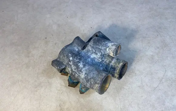BMW 7 E23 Thermostat housing 11531710959