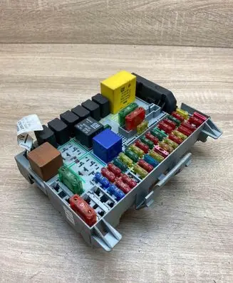 Opel Vectra B Fuse module 09152787 90505470 USED