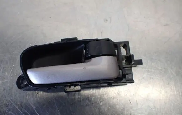 Suzuki Grand Vitara II Rear door interior handle trim 