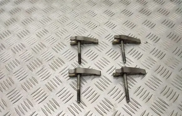 Ford Mondeo MK IV Fuel Injector clamp holder 