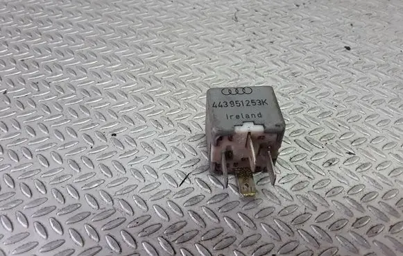 Volkswagen PASSAT B5 Other relay 443951253K 899512000
