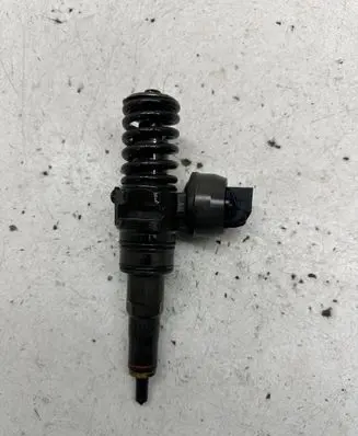 Volkswagen PASSAT B6 Fuel injector 038130073BQ 0414720312