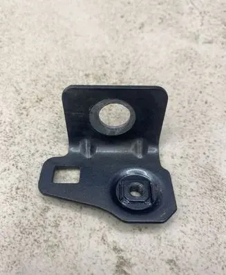 Fender mounting bracket