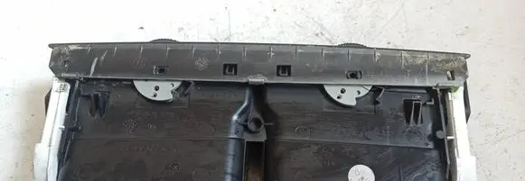 Volkswagen PASSAT B5 Dash center air vent grill 3B0819728