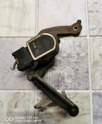 Headlight/headlamp level sensor