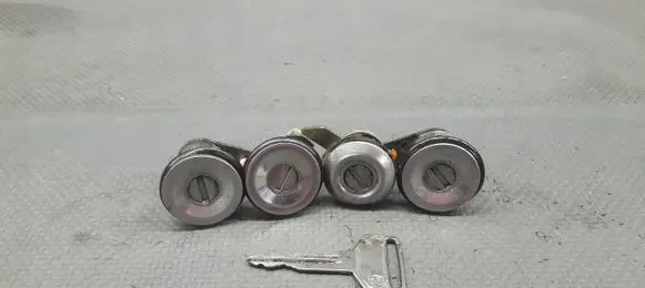 Daihatsu 55, 550, 850, 1000, 1300 Front door lock (next to the handle) 
