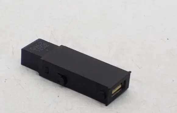 Opel Astra J USB socket connector 13348688