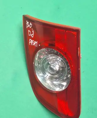 Tailgate rear/tail lights