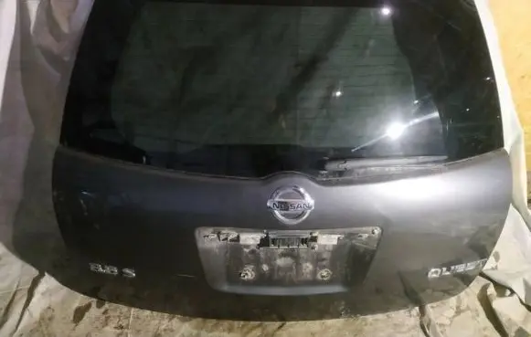 Nissan Quest Tailgate/trunk/boot lid pilkas