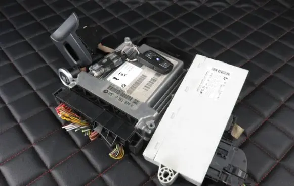 BMW 3 E90 E91 Engine control unit/module 7561834 0261201159