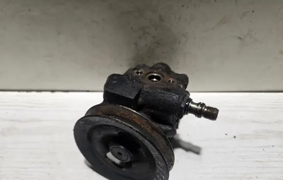 Mitsubishi Galant Power steering pump 6X016