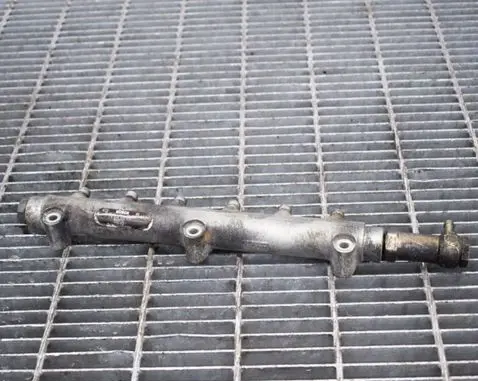 Volvo XC70 Fuel main line pipe 04452150108658252