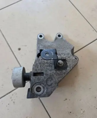 BMW 5 G30 G31 G38 Engine mounting bracket 6864593 6861563