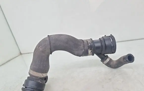 Engine coolant pipe/hose