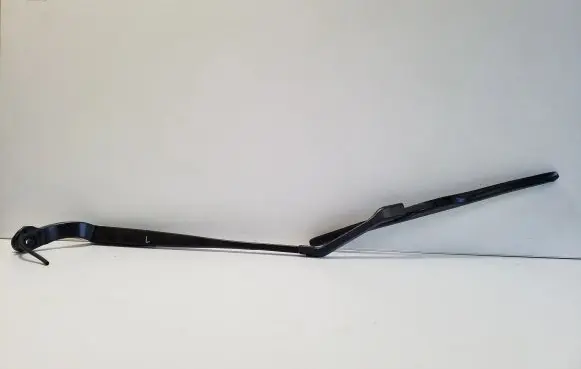 Nissan Qashqai J12 Front wiper blade arm