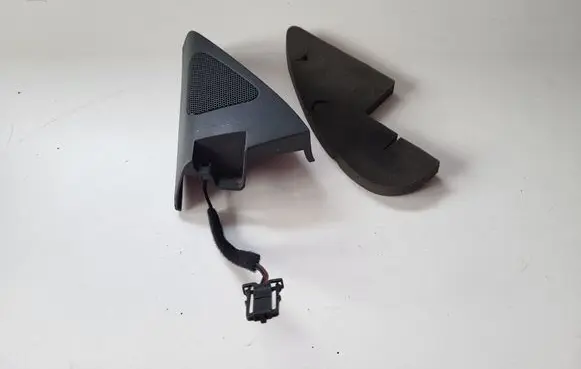 Volkswagen Tiguan Front door glass trim molding 5N0837973C