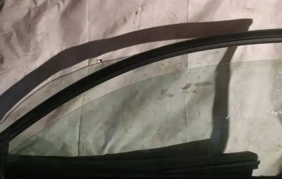 Nissan Primera Front door window glass four-door