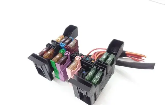 Mercedes-Benz CLS C219 Fuse module 2115450301 13943311