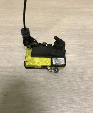 Volvo V70 Front door lock