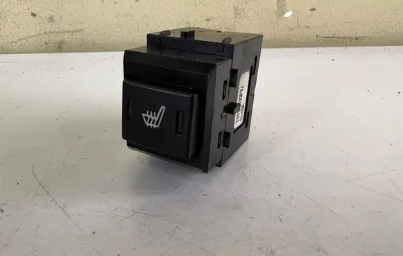 Land Rover Discovery 3 - LR3 Seat heating switch YUF500120PVJ