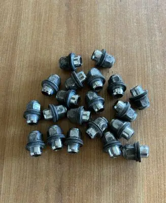 Toyota Prius (NHW20) Nuts/bolts 