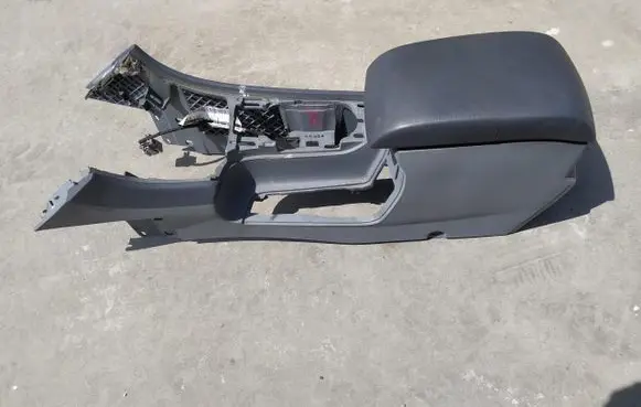 Ford Mondeo MK IV Center console 